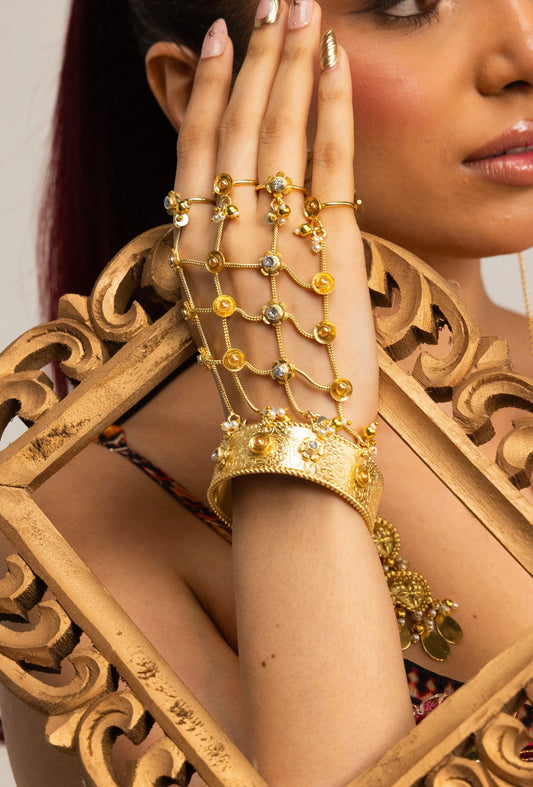 Gulabo handcuff