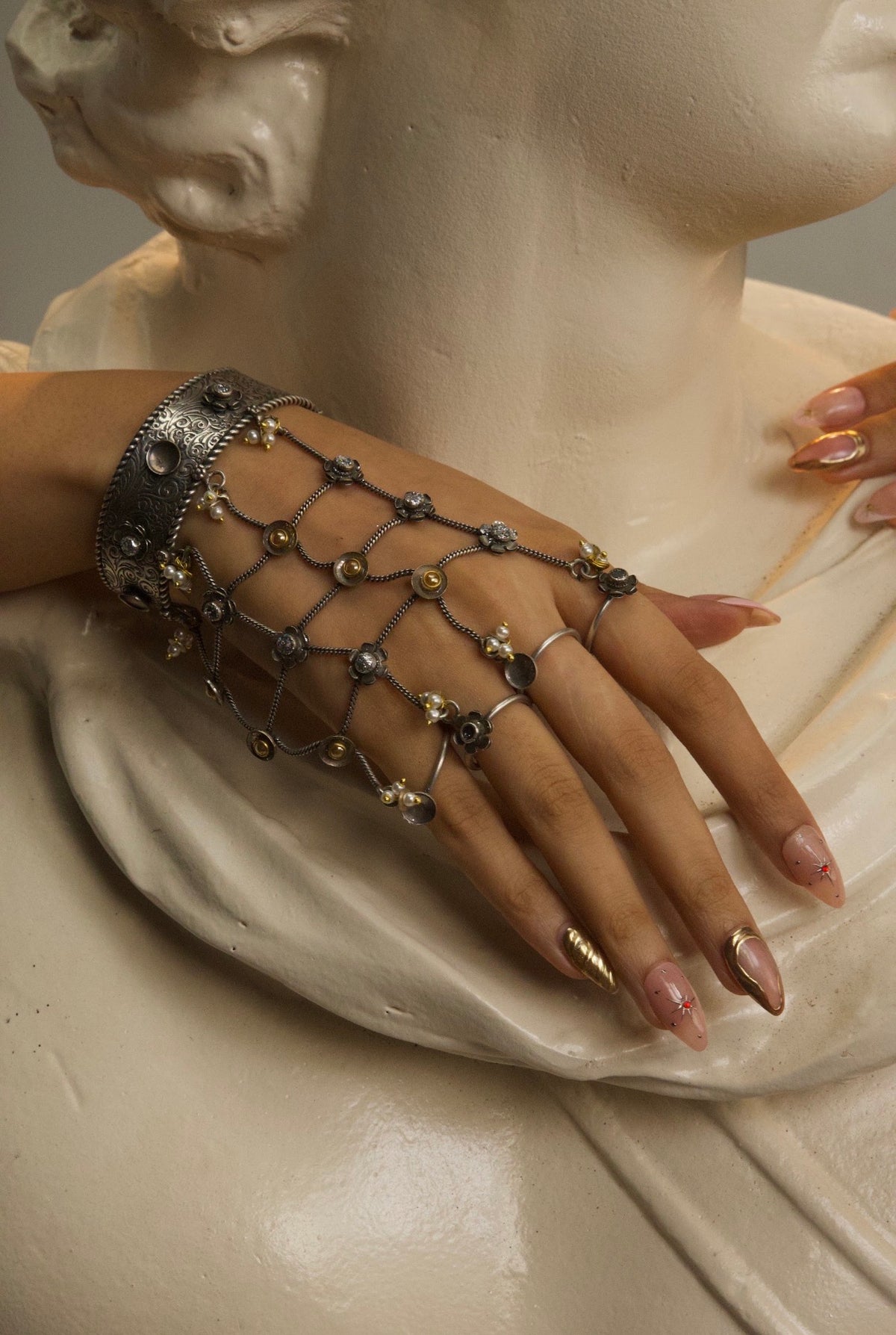 Gulabo Handcuff