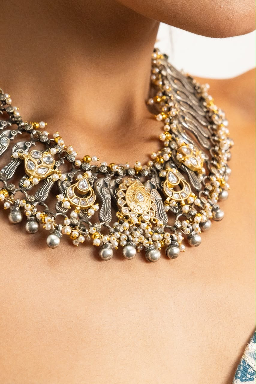 Noorani Choker