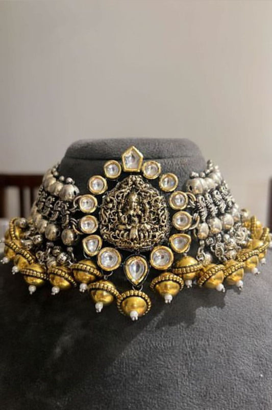 Sarangi Choker