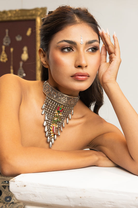 Saaz Choker