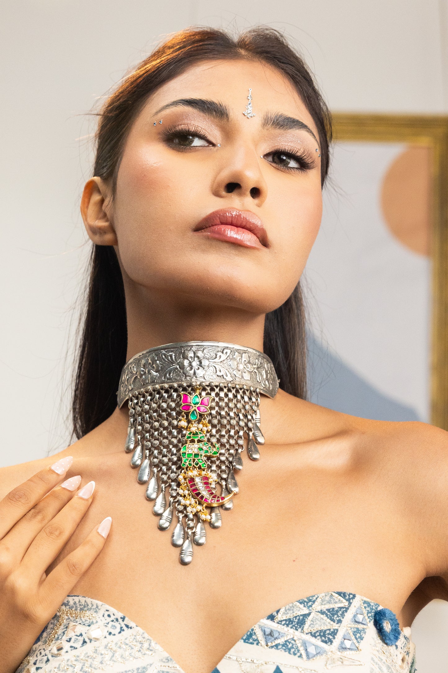 Saaz Choker